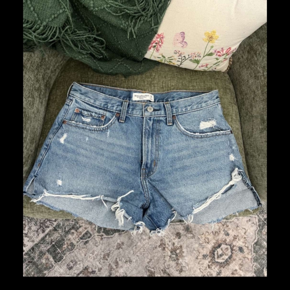 Abercrombie boyfriend  short sz 6